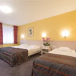 Leo Station Et Annexes 4*