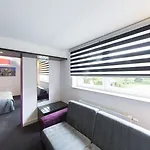 Leo Station Et Annexes 4*