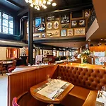 Hotel Leo Station Et Annexes