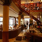 Hotel Leo Station Et Annexes