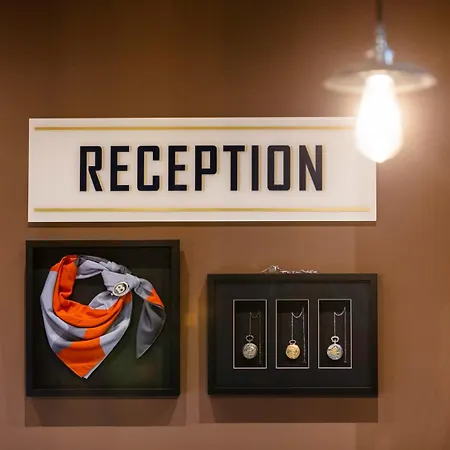 Leo Station, Et Annexes 4*