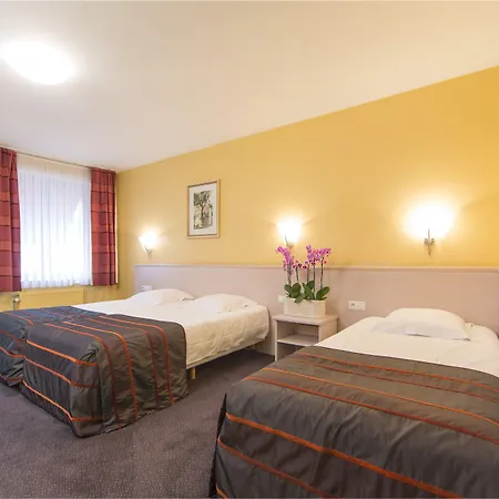 Leo Station Et Annexes 4*