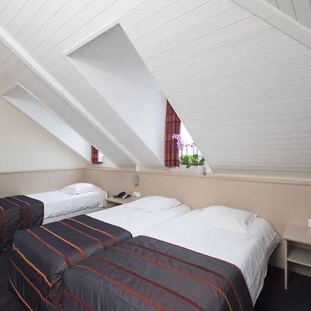 Leo Station, Et Annexes باستونيا