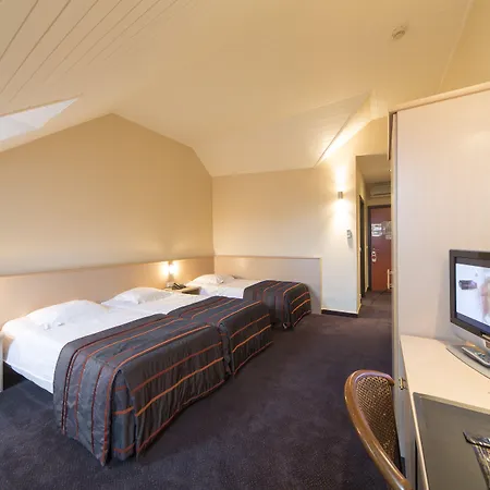 Leo Station, Et Annexes Hotel