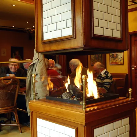 Leo Station, Et Annexes باستونيا