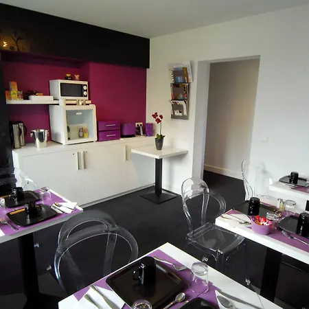 Leo Station, Et Annexes Hotel