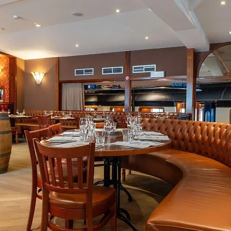 Leo Station, Et Annexes Hotel