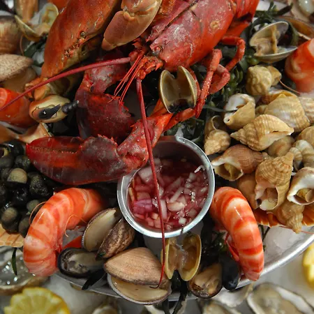 Leo Station, Et Annexes 4* باستونيا