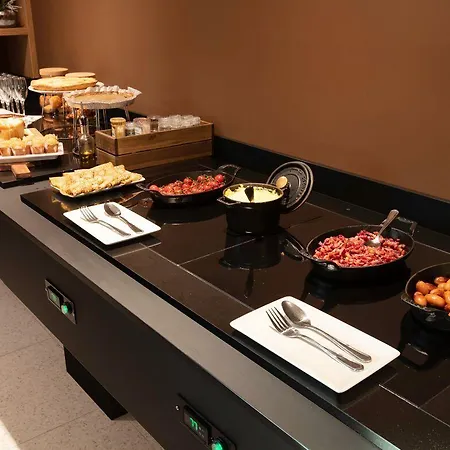 Leo Station, Et Annexes فندق