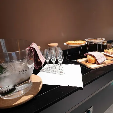 Szálloda Leo Station, Et Annexes