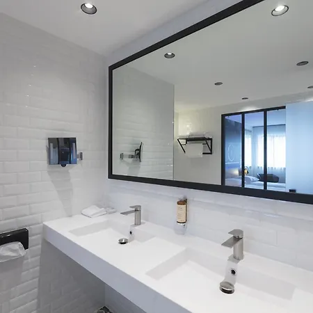 Leo Station, Et Annexes Hotel 4*