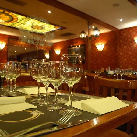 Leo Station, Et Annexes 4*