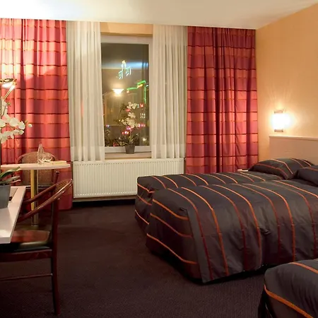 Hotel Leo Station, Et Annexes