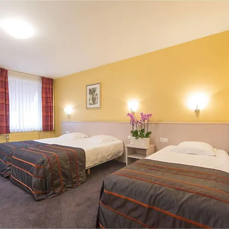 Hotel Leo Station, Et Annexes Bastogne