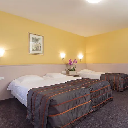 Leo Station, Et Annexes Hotel Bastogne