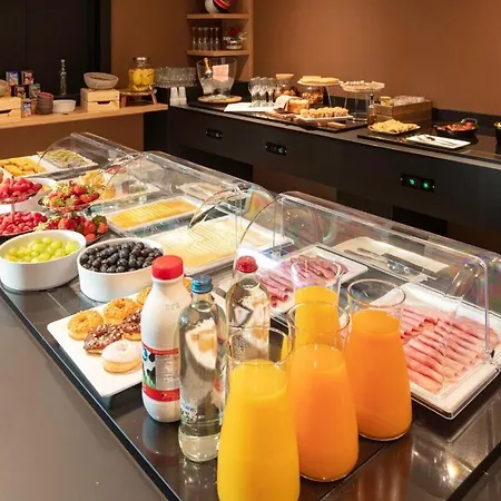 Hotel Leo Station, Et Annexes