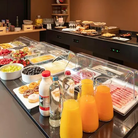 فندق Leo Station, Et Annexes