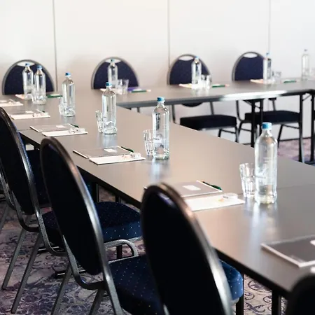 Leo Station, Et Annexes 4* Bastogne